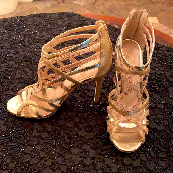 Coach “Lancaster Dust” Gold Heels 🔥 - Picture 4 of 8